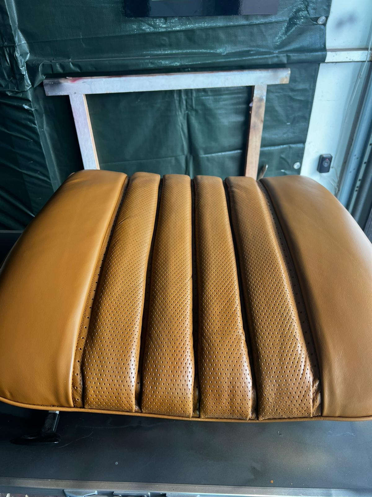 Oldtimersitz mit aufgefrischter Farbe